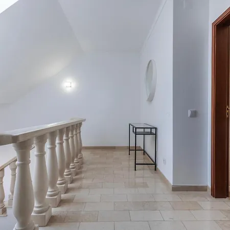 Hidden Garden Near The Castle Óbidos