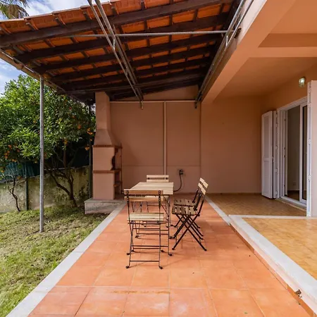 Hidden Garden Near The Castle Óbidos