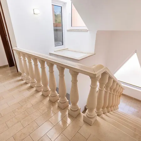 Hidden Garden Near The Castle Óbidos