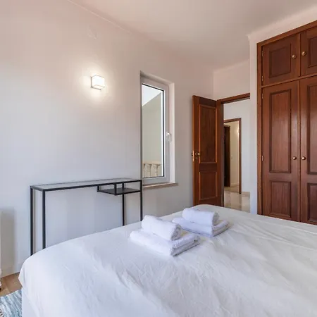 Dom wakacyjny Hidden Garden Near The Castle