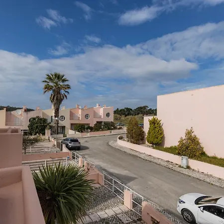 Dom wakacyjny Hidden Garden Near The Castle Óbidos