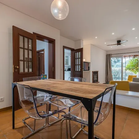 Hidden Garden Near The Castle Óbidos