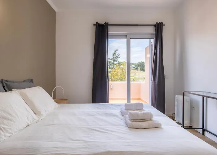 Hidden Garden Near The Castle Feriehus Óbidos