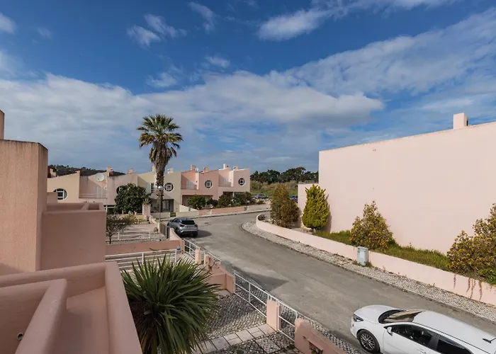 Feriehus Hidden Garden Near The Castle Óbidos